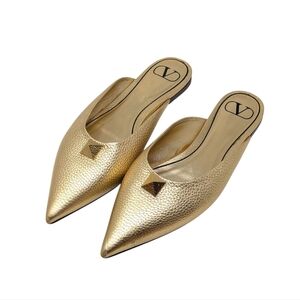 Valentino Garavani Roman One Stud Pebbled Leather Gold Pointed Flats Mules 38.5